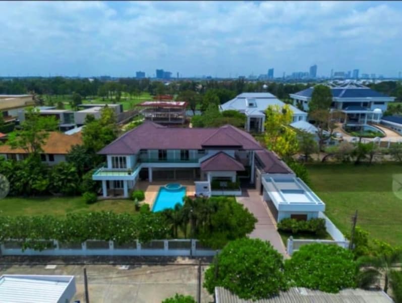 7-BR Mansion in Windmill Village Bangna