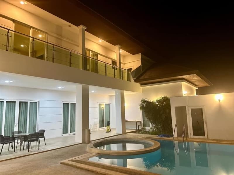 7-BR Mansion in Windmill Village Bangna