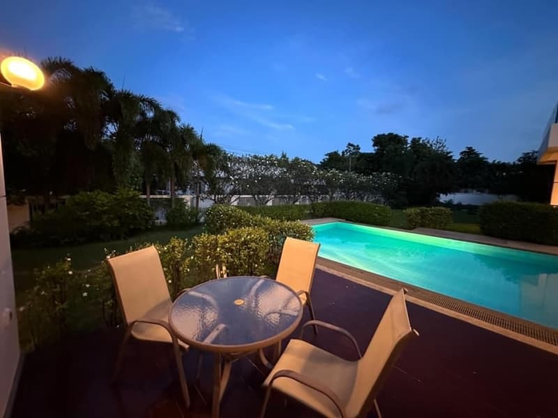 7-BR Mansion in Windmill Village Bangna