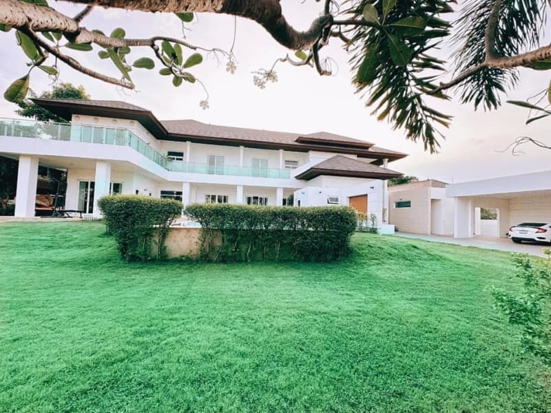 7-BR Mansion in Windmill Village Bangna