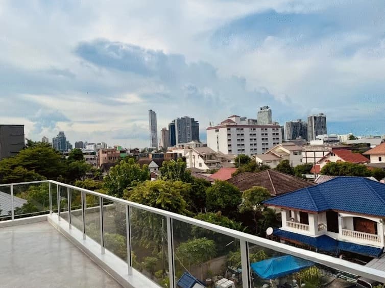 4-Storey Home Office in Sukhumvit 56